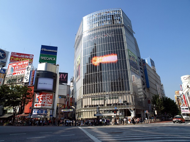 渋谷スクランブルからビルを見た視点