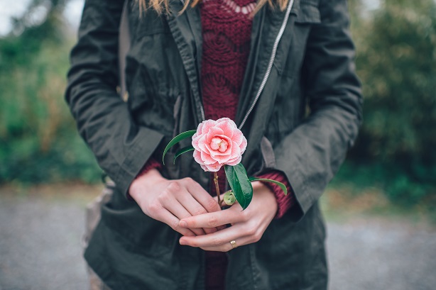 女の子とお花